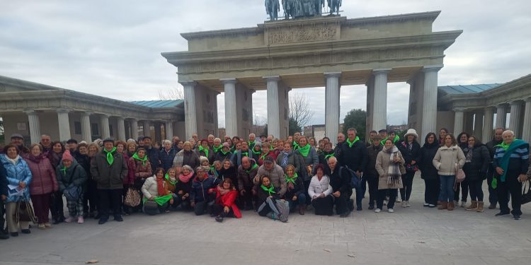 La asociación de mayores San Miguel viaja hasta Torrejón de Ardoz (Madrid) para disfrutar de las Navidades Mágicas