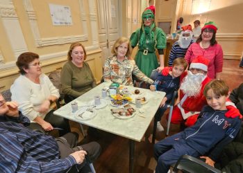 La asociación de mayores San Miguel reúne en Peñaranda a más de 110 personas en una chocolatada a beneficio de Valencia