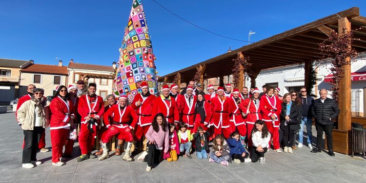 Nueva edición de la ruta «MotoNoel» con un recorrido por varios pueblos de la comarca repartiendo golosinas e ilusión
