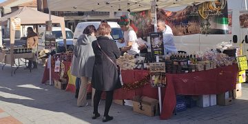 Peñaranda cuenta ya las horas para recibir esta tarde a Papá Noel en la plaza de la Constitución que estrena mercadillo navideño