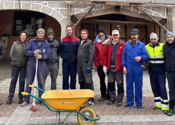 La plaza Mayor de Santiago de la Puebla vuelve a la normalidad tras el exitoso belén viviente celebrado el pasado sábado