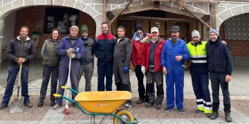 La plaza Mayor de Santiago de la Puebla vuelve a la normalidad tras el exitoso belén viviente celebrado el pasado sábado