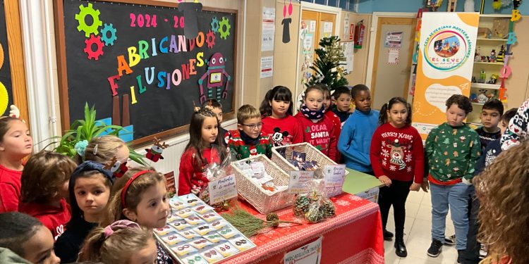 El mercadillo de trueque del colegio Severiano Montero recibe en Peñaranda una excelente respuesta y cierra con éxito de ventas