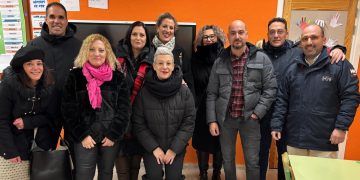 Antiguos alumnos del colegio Severiano Montero de Peñaranda celebran un encuentro y vuelven a las aulas 40 años después