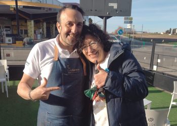 Silvia Martínez celebra en Peñaranda los dos premios que ha repartido hasta el momento del esperado sorteo de Navidad