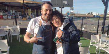 Silvia Martínez celebra en Peñaranda los dos premios que ha repartido hasta el momento del esperado sorteo de Navidad