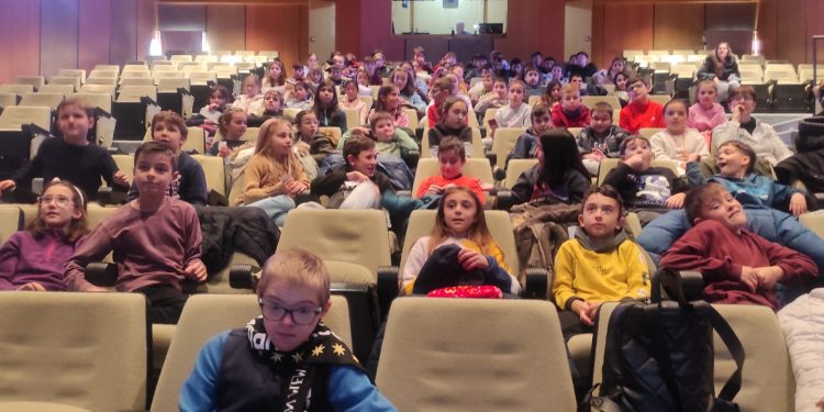 Alumnos del colegio público Miguel de Unamuno comparten en Peñaranda un encuentro con varios jugadores del Unionistas