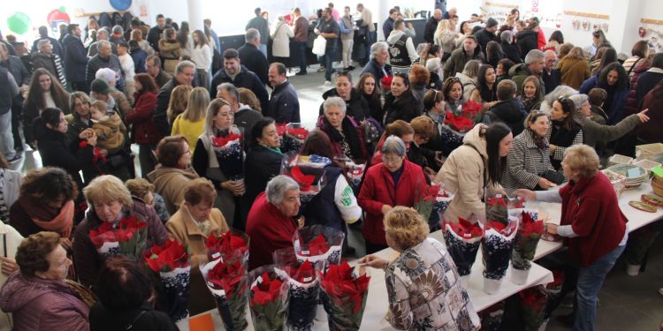 Villoria inaugura su mercadillo solidario navideño en apoyo al centro materno infantil Ave María de Santa Marta de Tormes