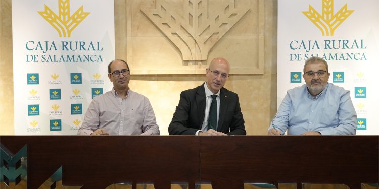 Caja Rural de Salamanca renueva el acuerdo con la Asociación de Autotaxi de Salamanca «un colectivo prioritario» para la entidad