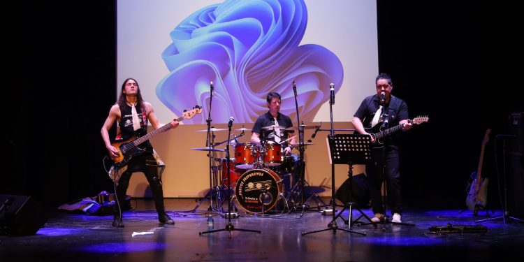 Peñaranda disfruta de una gran gala solidaria en el Calderón a beneficio de los afectados por la DANA y con la música como eje