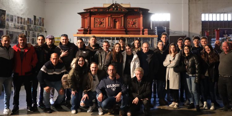 La artista Raquel Tosal asume la finalización del proyecto del paso de Jesús de Medinaceli en Peñaranda por encargo de la cofradía