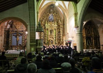 Zorita de la Frontera disfruta en su iglesia de una gran velada musical con el coro Francisco Salinas como protagonista