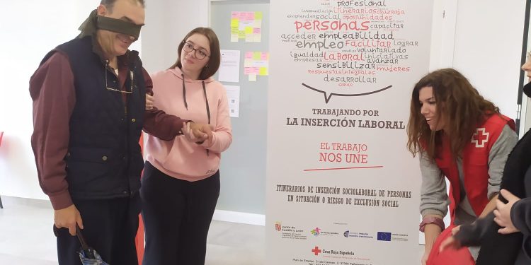Cruz Roja inicia en Peñaranda un curso de asistente personal para impulsar la inserción laboral de personas desempleadas