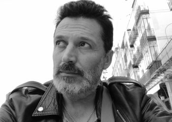 El salmoraleño Santiago Nieto publica su primera novela: «Saber que una persona te ha leído y has despertado algún tipo de emoción en ella con la lectura es mejor que el dinero o el poder»