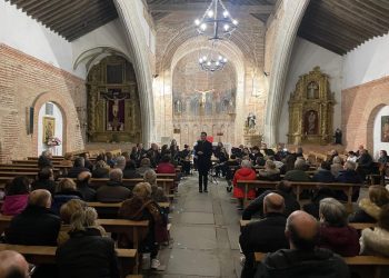 Aldeaseca de la Frontera recibe en su iglesia a la Escuela de Música de Villamayor que ofrece un brillante concierto navideño