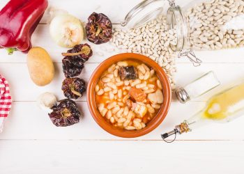 Vuelve la histórica alubiada de Los Álamos con un suculento guiso al estilo tradicional y con el toque personal del chef Helio Flores