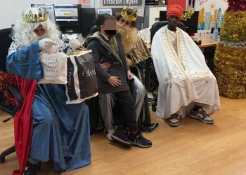 La asociación juvenil Papelera de Villaflores recauda 300 euros en un bingo para que ningún niño se quede sin regalos en Reyes