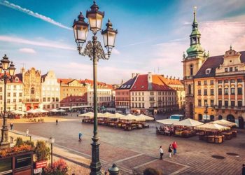 Los viajes del «Club de los 60» de la Junta crecen este año hasta las 28.194 plazas para 30 destinos internacionales y nacionales