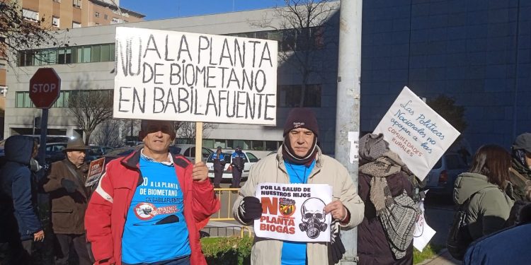 Vecinos de Babilafuente participan en Valladolid en una nueva concentración en protesta contra macrogranjas y macroplantas