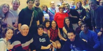 Raúl cumple 50 años y su hijo Álvaro 18 y ambos lo celebran con una gran fiesta acompañados por sus familiares y buenos amigos