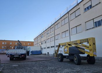 Primera intervención en el antiguo colegio comarcal de Peñaranda con la renovación total de la cubierta gravemente deteriorada