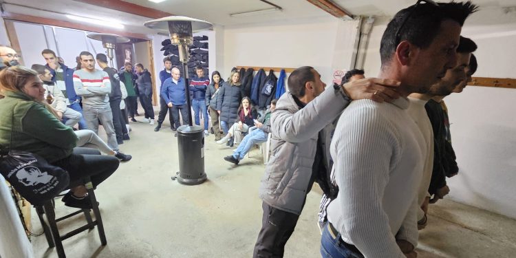 Peñaranda vive ya la cuenta atrás para la Semana Santa 2025: la cofradía de la Esperanza lleva a cabo la «igualá» de sus costaleros