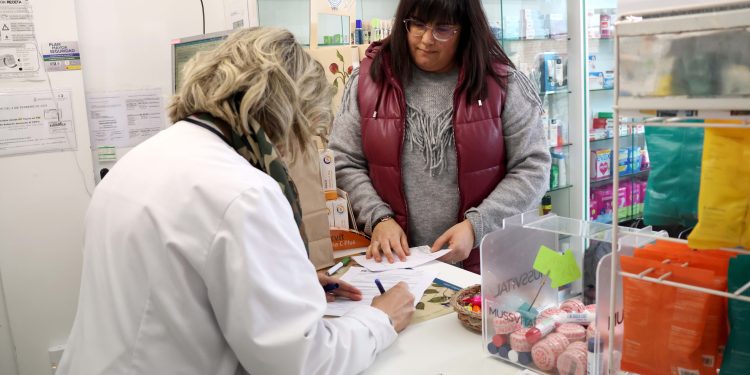 La Junta facilita que los pacientes puedan recoger en farmacias del medio rural medicamentos de dispensación hospitalaria
