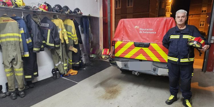 Francis se retira como bombero en Peñaranda tras 45 años: «nuestra labor no está suficientemente reconocida ni valorada»