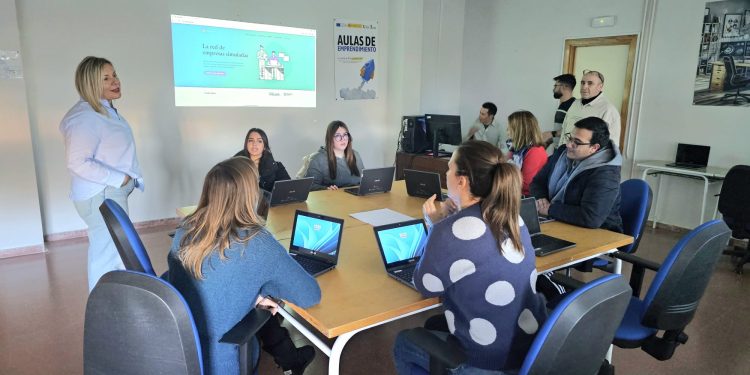 El instituto Germán Sánchez Ruipérez de Peñaranda estrena un aula de emprendimiento encaminada a potenciar el autoempleo