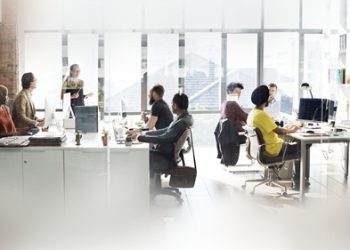 Academia Líder ofrece en Peñaranda un curso gratuito para manejo del ordenador en tareas administrativas en una oficina