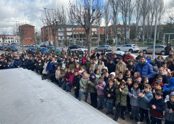 La comunidad educativa del colegio La Encarnación celebra en Peñaranda el Día de la Paz con una concentración y un manifiesto