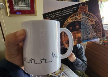 El Ayuntamiento de Peñaranda reparte más de 200 regalos de Reyes entre los mayores de la localidad para llevarles la ilusión