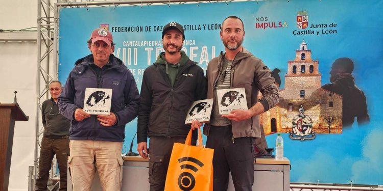 Javier López gana en Cantalapiedra el XVIII Troreal de Reyes de Altanería con Ben-Hur, un macho híbrido de gerifalte peregrino