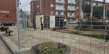 Una incidencia en las obras del parque Los Jardines deja sin luz a decenas de viviendas y negocios de Peñaranda casi dos horas