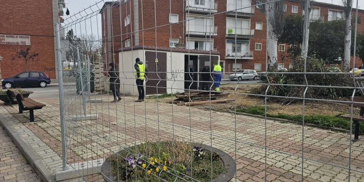 Una incidencia en las obras del parque Los Jardines deja sin luz a decenas de viviendas y negocios de Peñaranda casi dos horas