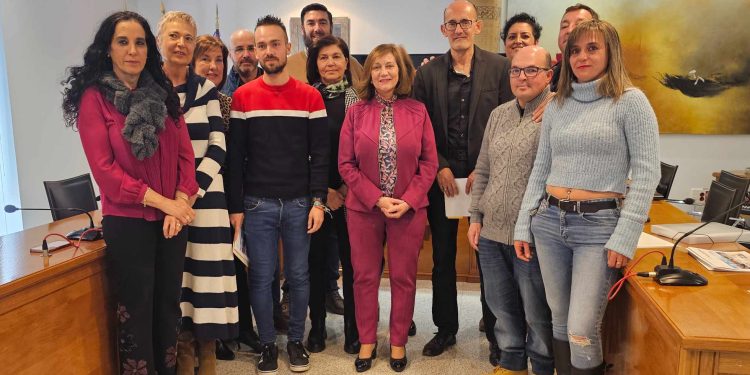 «Peñaranda entorno sostenible» concluye su año de formación y trabajo en el polideportivo municipal y en el pabellón cubierto