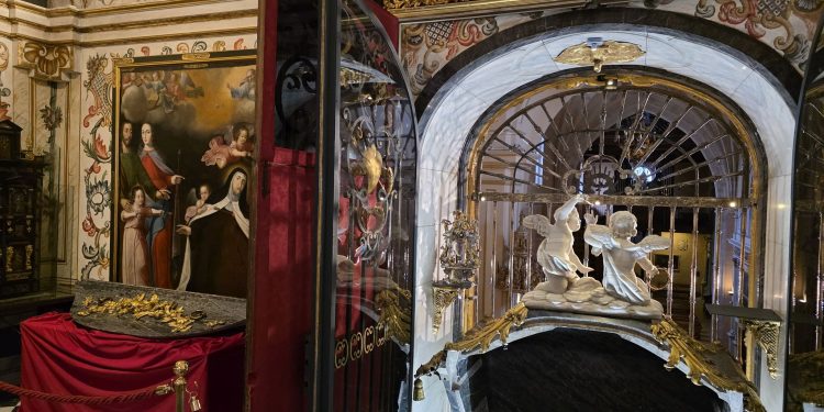 El estudio del sepulcro de Santa Teresa de Jesús permitirá la reconstrucción facial de la fundadora del Carmelo Descalzo