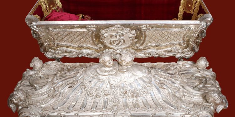 El estudio del sepulcro de Santa Teresa de Jesús permitirá la reconstrucción facial de la fundadora del Carmelo Descalzo