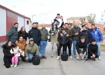 Adrián, único quinto de Poveda de las Cintas de este año, que ha perpetuado la tradición de correr las cintas en las eras del pueblo