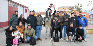 Adrián, único quinto de Poveda de las Cintas de este año, que ha perpetuado la tradición de correr las cintas en las eras del pueblo