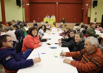 Palaciosrubios pone el broche a las fiestas de las Candelas con un bingo que ha reunido a más de 200 personas en el multiusos