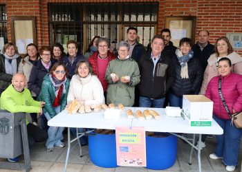 Macotera se vuelca un año más con la Operación Bocata a favor de Manos Unidas con un gran ambiente en la plaza Mayor