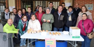 Macotera se vuelca un año más con la Operación Bocata a favor de Manos Unidas con un gran ambiente en la plaza Mayor