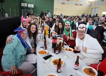 Paradinas de San Juan reúne a más de 400 comensales en una gran comida matancera a base de patatas meneás y chichas