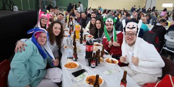 Paradinas de San Juan reúne a más de 400 comensales en una gran comida matancera a base de patatas meneás y chichas