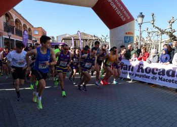 Juan Bueno y Verónica Rodríguez ganan en Macotera la XI edición de la Carrera de las Rosquillas que ha reunido a 306 corredores