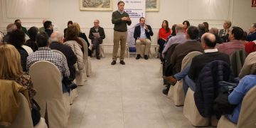 Carbayo (PP) denuncia en Peñaranda que el Gobierno quiere convertir a los vecinos de los pueblos en ciudadanos de tercera