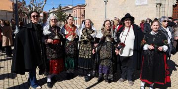 Macotera se convierte en capital de la capa y el traje charro con un exitoso encuentro que ha reunido a más de 300 participantes