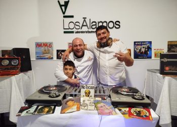 Los Álamos vive su particular celebración de San Valentín con un sorprendente menú y una decoración cuidada con todo detalle
