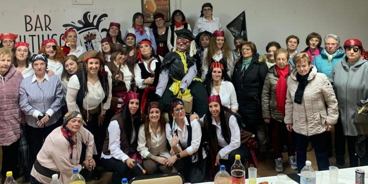 Una fiesta de temática pirata abre los actos organizados por las mujeres para honrar a Santa Águeda en El Campo de Peñaranda